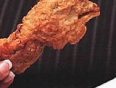 Aυτά είναι τα πιο αηδιαστικά πράγματα που έχουν βρεθεί μέσα σε φαγητά (βίντεο)